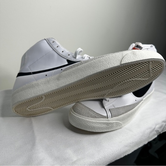 Nike - Men’s Blazer Mid '77 Shoes Sneakers - White and Black Hightops - Size 12 - Picture 3 of 10